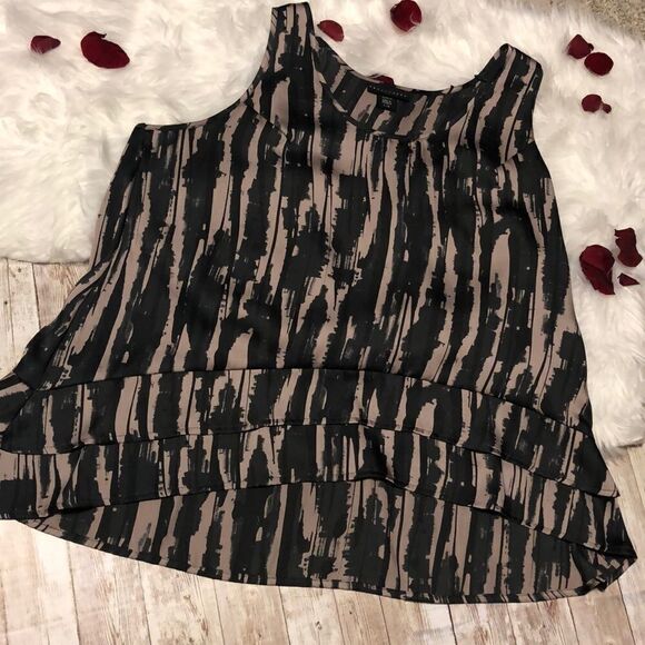 Apostrophe sleeveless high-low blouse - Picture 1 of 5